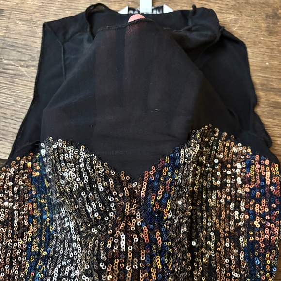 Davi & Dani Black Sequin Mesh Top Short Sleeve Heart Neckline New Years Sparkle - Picture 6 of 8
